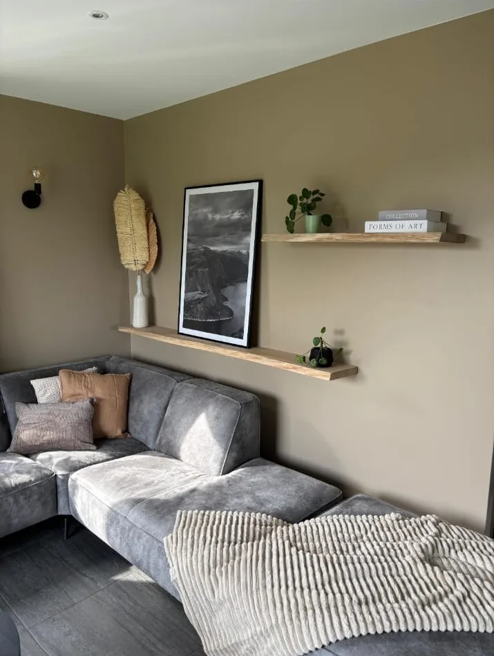 Eiken planken in een woonkamer